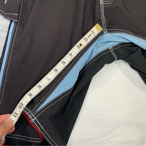 Billabong Men's Board Short Size 33 color black with billabong accesory tool - Picture 14 of 15